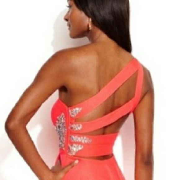 New  one shoulder embellished cut cut out🌻 - Picture 2 of 9